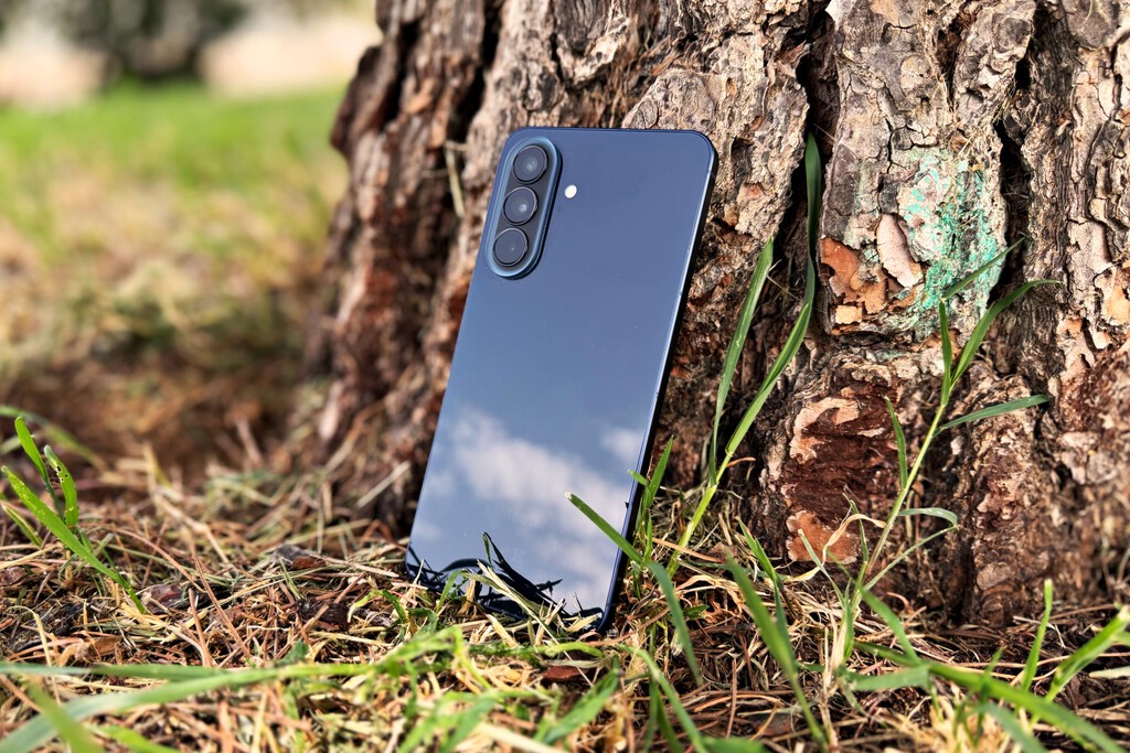 Análisis del Samsung Galaxy A57: equilibrio total para quien no quiere gastar de más title=