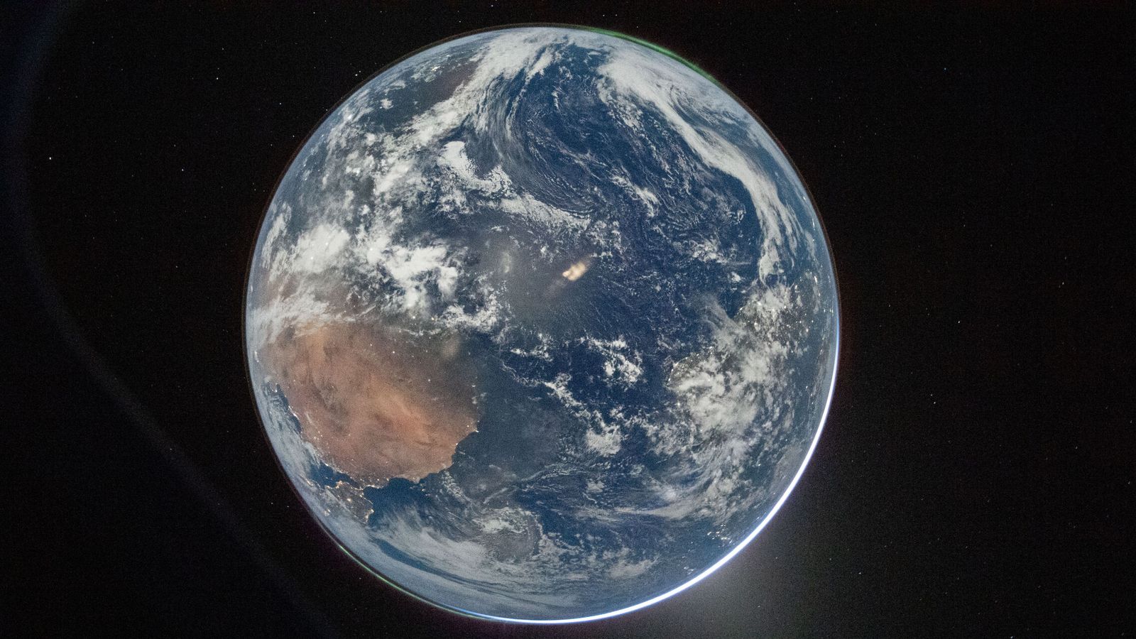 la foto que ha hecho la nasa desde artemis ii sin estados unidos y por qué es un bombazo la foto que ha hecho la nasa desde artemis ii sin estados unidos y por qué es un bombazo