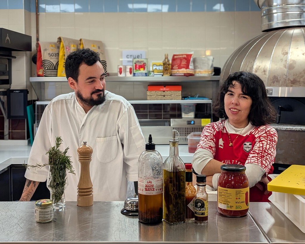 Oura Pizza: la joven pizzería de Santiago que ha convertido el borde en protagonista absoluto Oura Pizza: la joven pizzería de Santiago que ha convertido el borde en protagonista absoluto