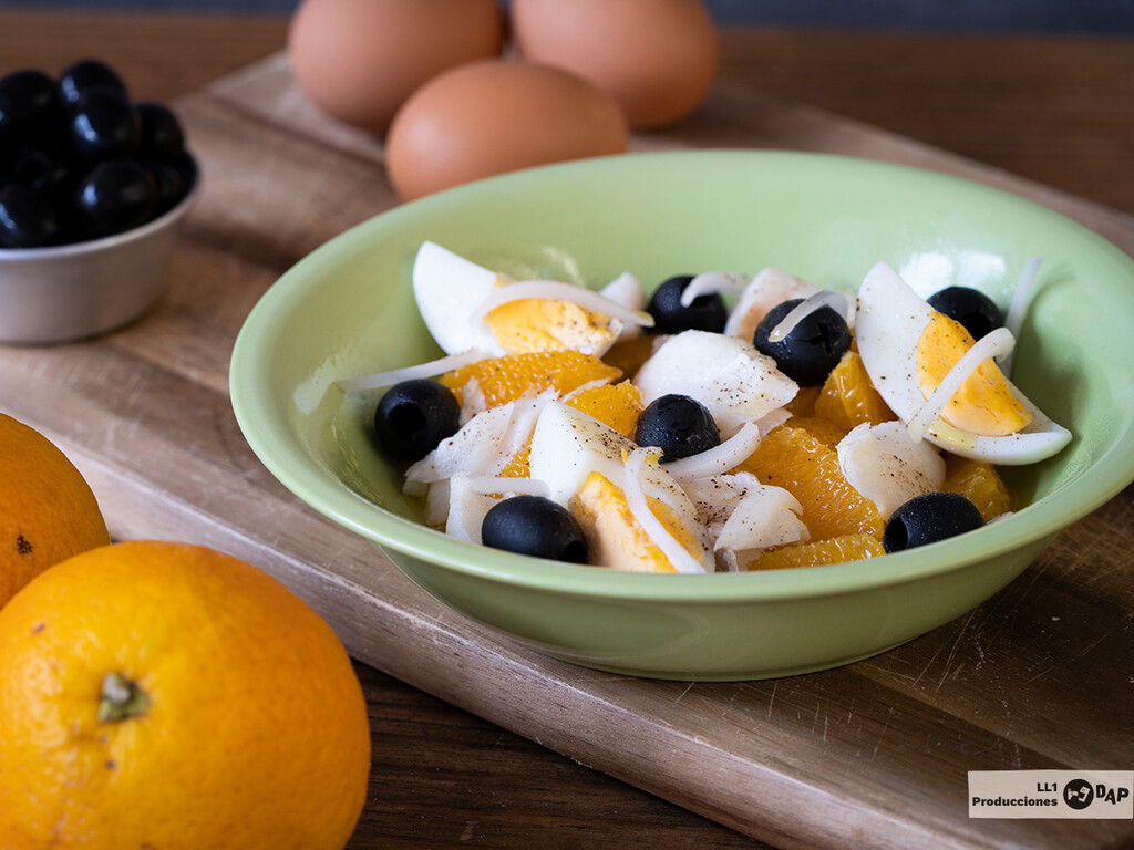remojón granadino, receta de ensalada con naranja, huevo y bacalao remojón granadino, receta de ensalada con naranja, huevo y bacalao