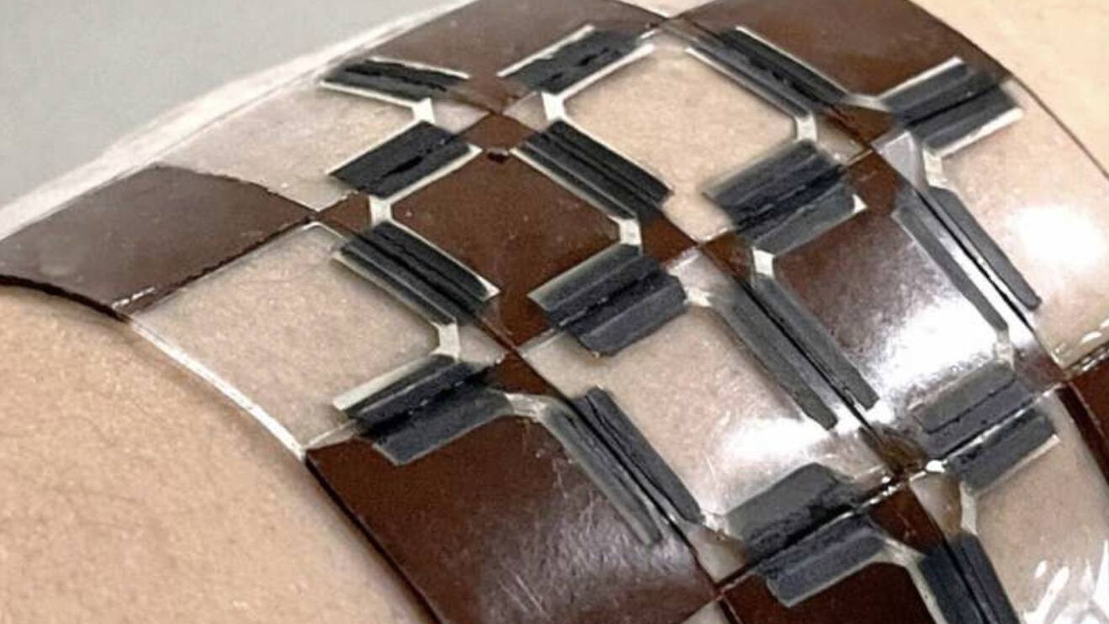 Parche que carga el móvil con tu calor corporal: adiós a los cables Parche que carga el móvil con tu calor corporal: adiós a los cables