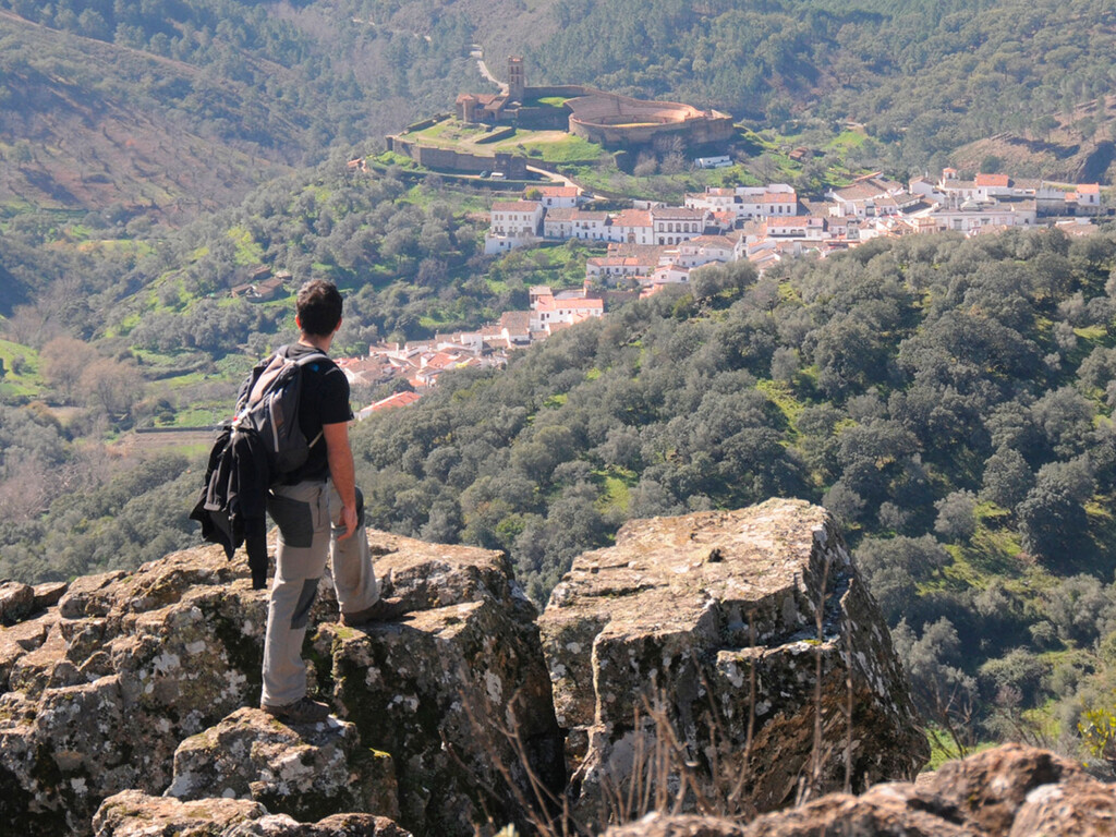 Almonaster la Real: Un Tesoro Histórico y Natural en Huelva Almonaster la Real: Un Tesoro Histórico y Natural en Huelva