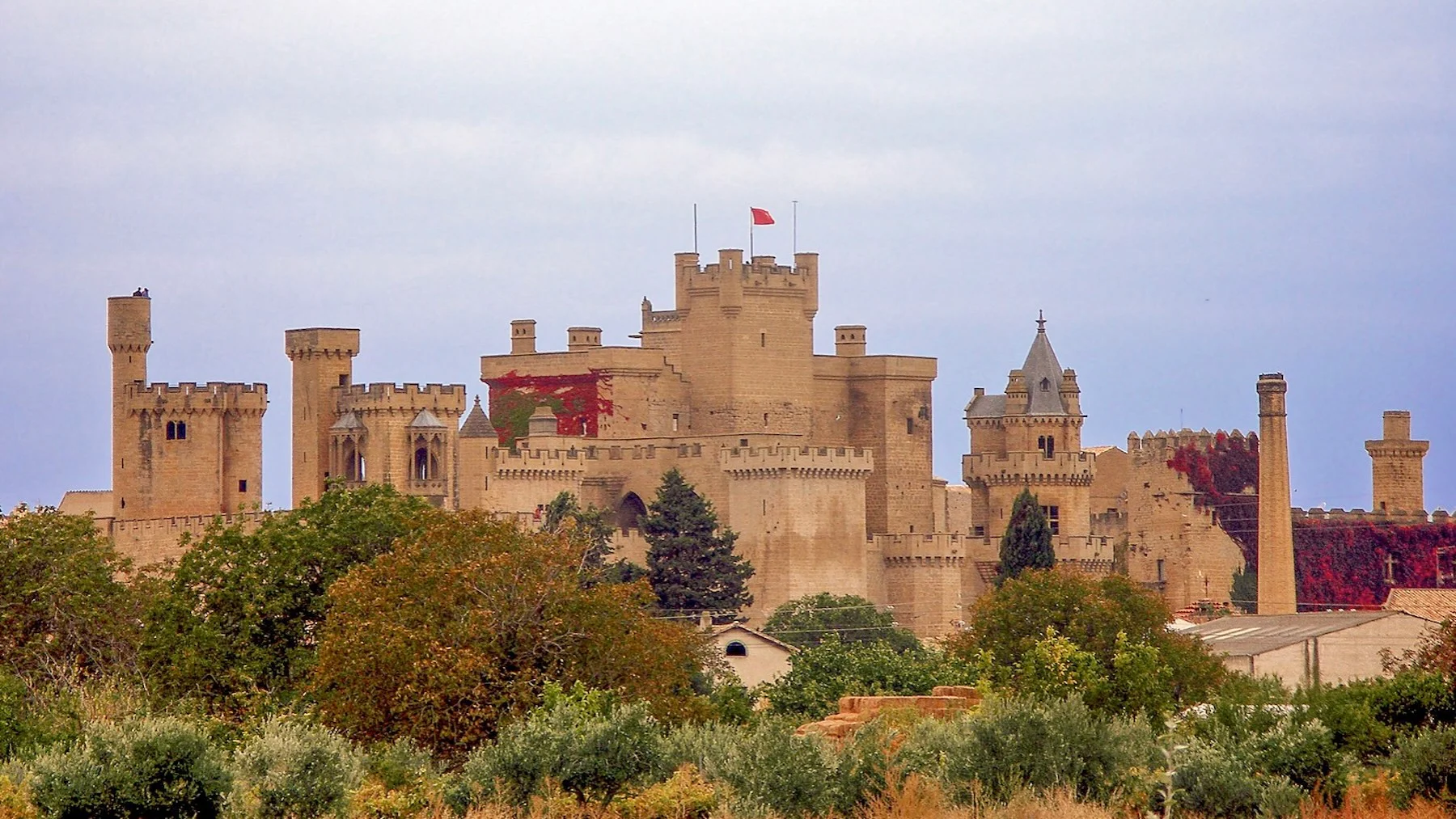 descubre el castillo medieval de Olite y pasa la noche como un rey descubre el castillo medieval de Olite y pasa la noche como un rey