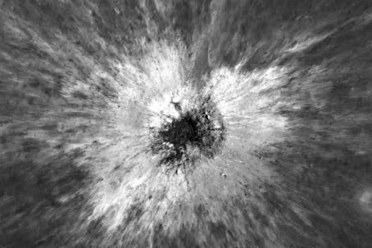 un cráter lunar recién descubierto sorprende a los científicos un cráter lunar recién descubierto sorprende a los científicos