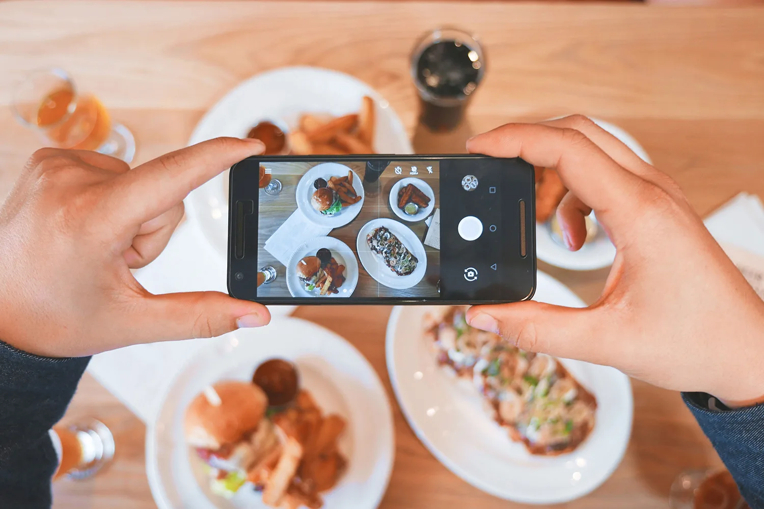 Las redes sociales ayudan a controlar los antojos de comida Las redes sociales ayudan a controlar los antojos de comida