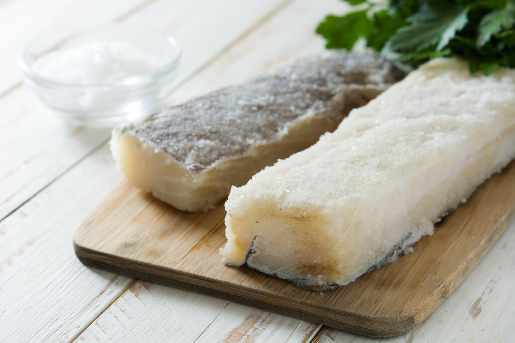 Desalar Bacalao en Salazón: Guía Paso a Paso para un Pescado Perfecto Desalar Bacalao en Salazón: Guía Paso a Paso para un Pescado Perfecto