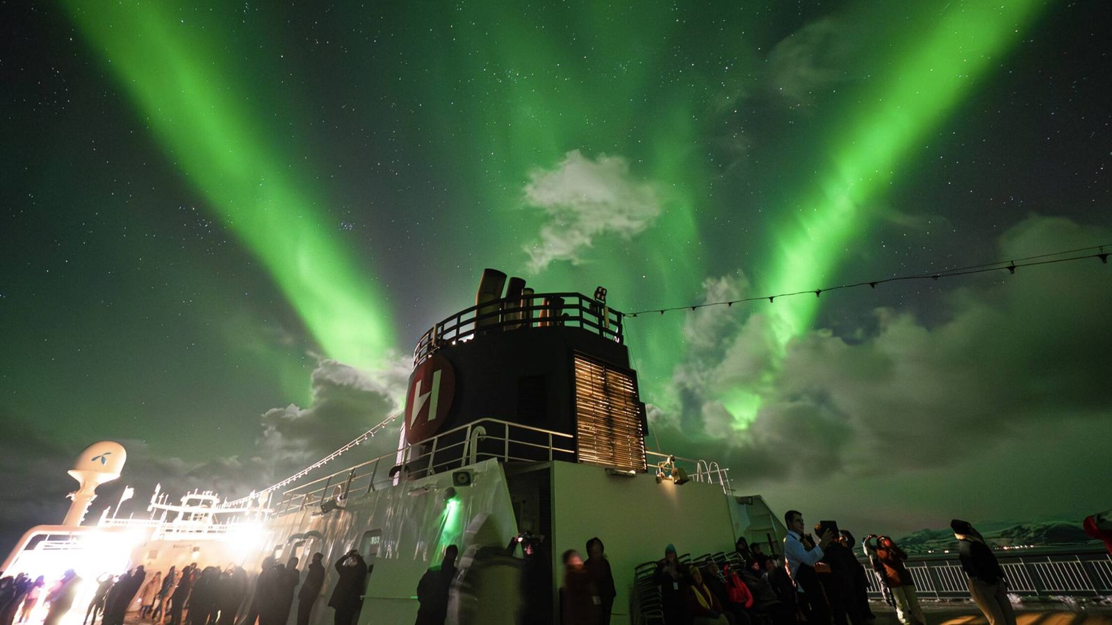 Un cazador de auroras graba un fenómeno nunca visto en el cielo ártico Un cazador de auroras graba un fenómeno nunca visto en el cielo ártico