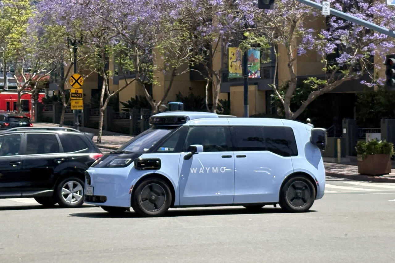 robotaxis en California: la policía ya puede multarlos robotaxis en California: la policía ya puede multarlos