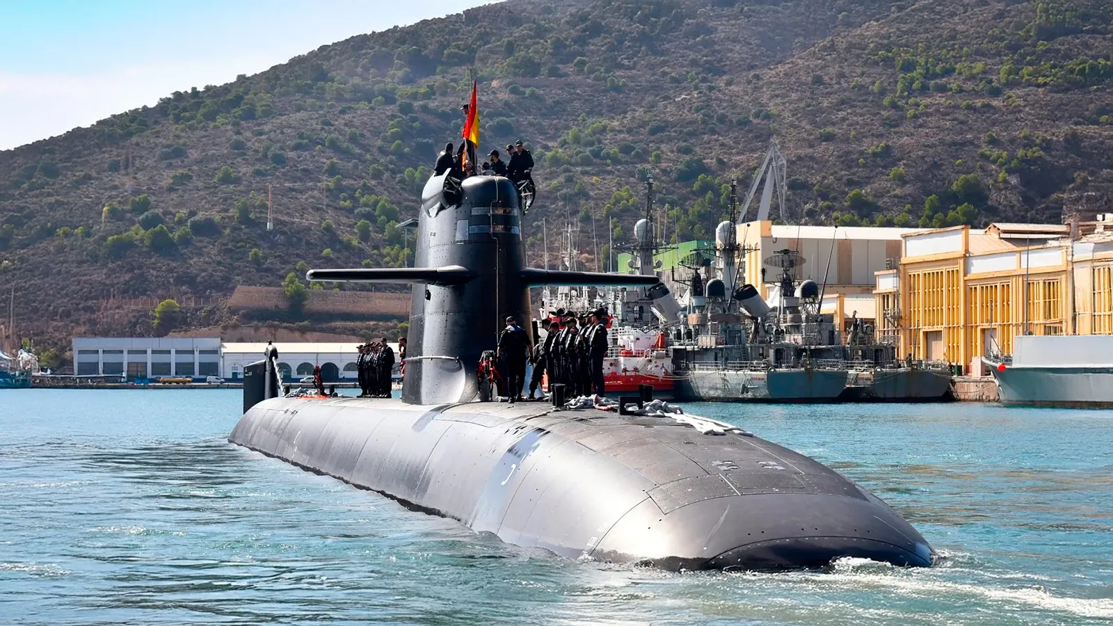Indra revoluciona los submarinos españoles con el terminal satelital TSUB‑40Ka indetectable Indra revoluciona los submarinos españoles con el terminal satelital TSUB‑40Ka indetectable