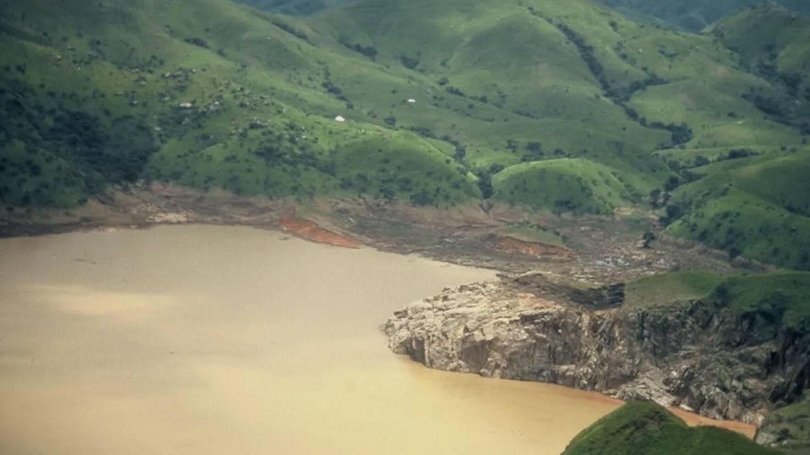 el lago asesino de camerun que mato a 1800 personas el lago asesino de camerun que mato a 1800 personas