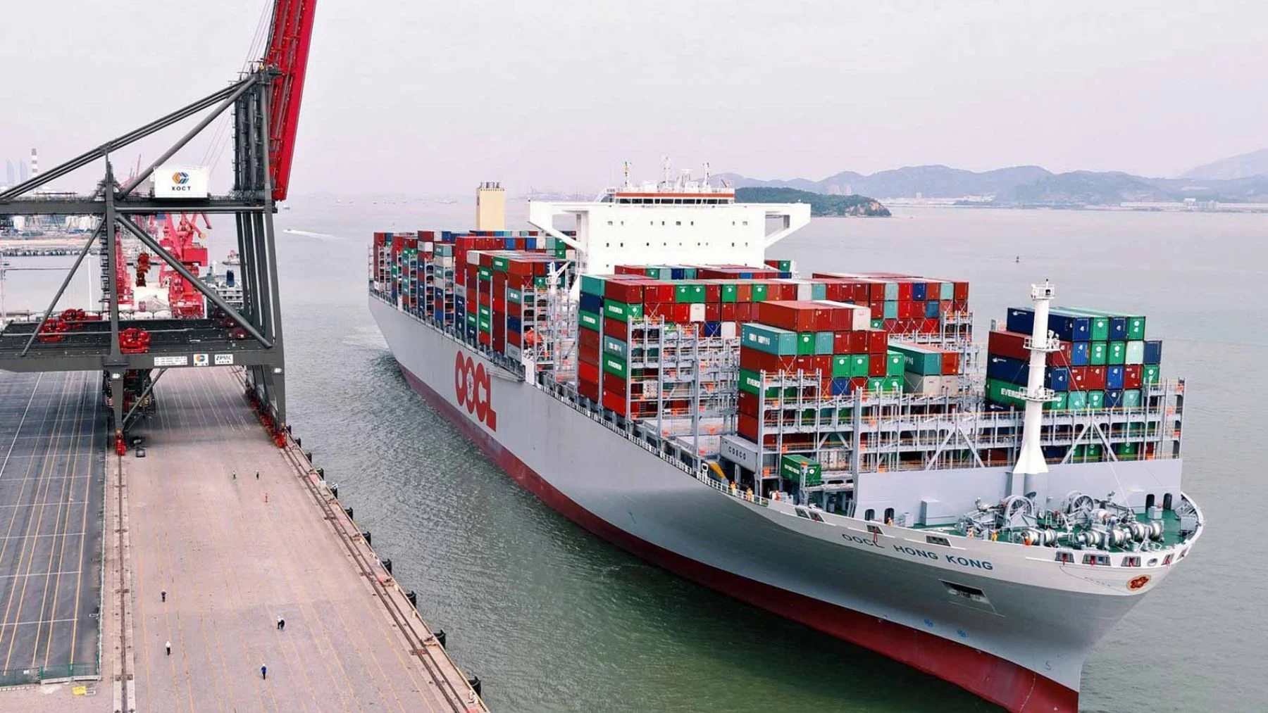 China presenta el barco portacontenedores más grande del mundo que no usa diésel China presenta el barco portacontenedores más grande del mundo que no usa diésel