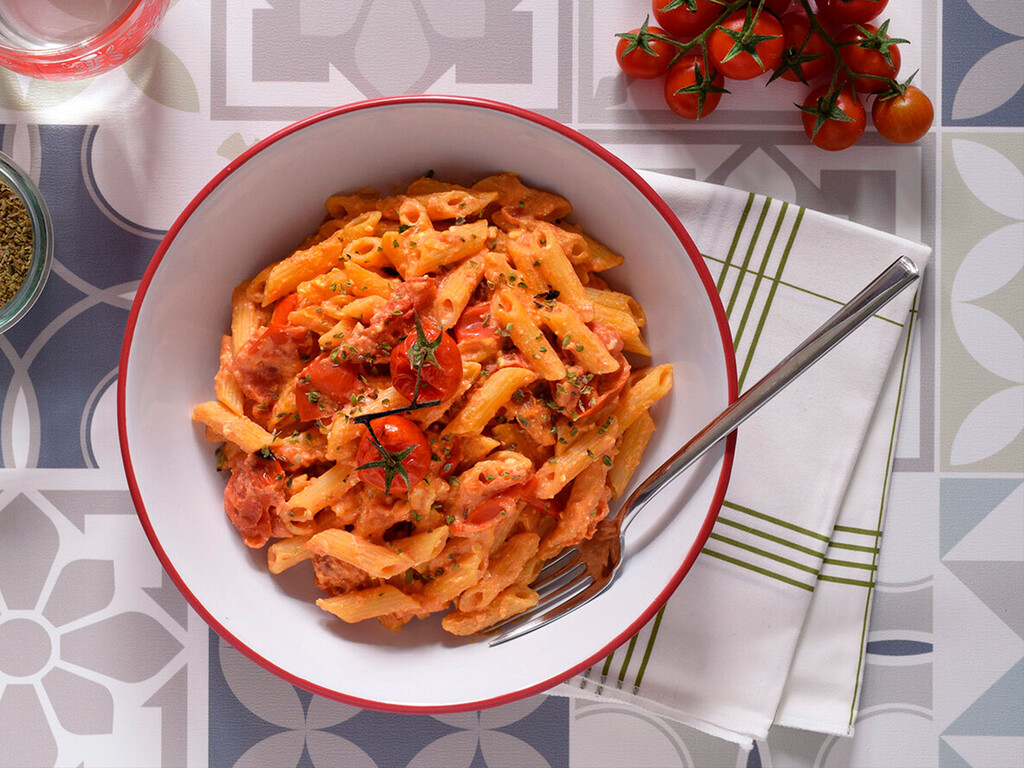 Receta de pasta con queso feta y tomate cherry al horno Receta de pasta con queso feta y tomate cherry al horno