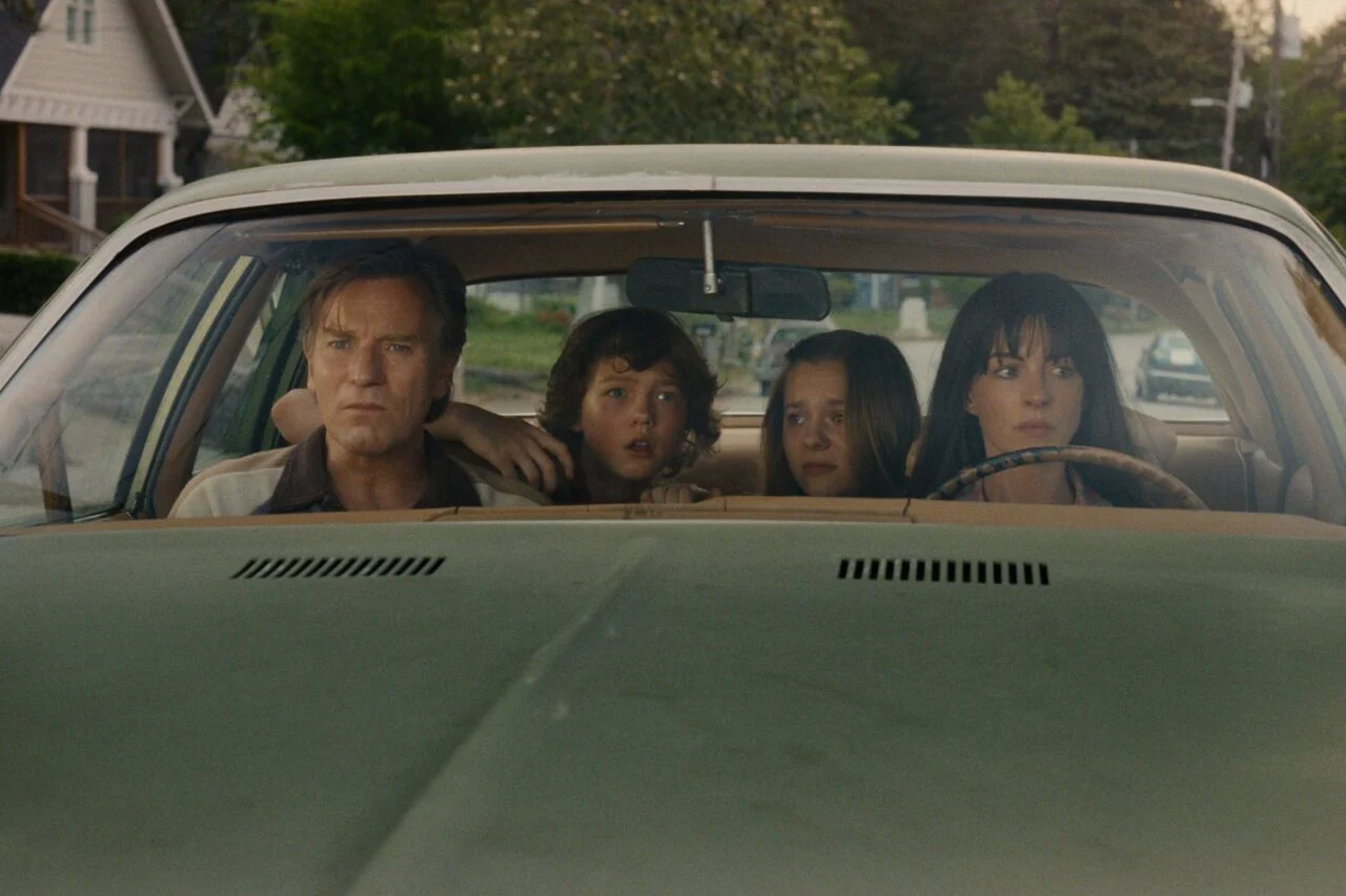 The End of Oak Street: Ewan McGregor y Anne Hathaway protagonizan un thriller de ciencia ficción con dinosaurios The End of Oak Street: Ewan McGregor y Anne Hathaway protagonizan un thriller de ciencia ficción con dinosaurios