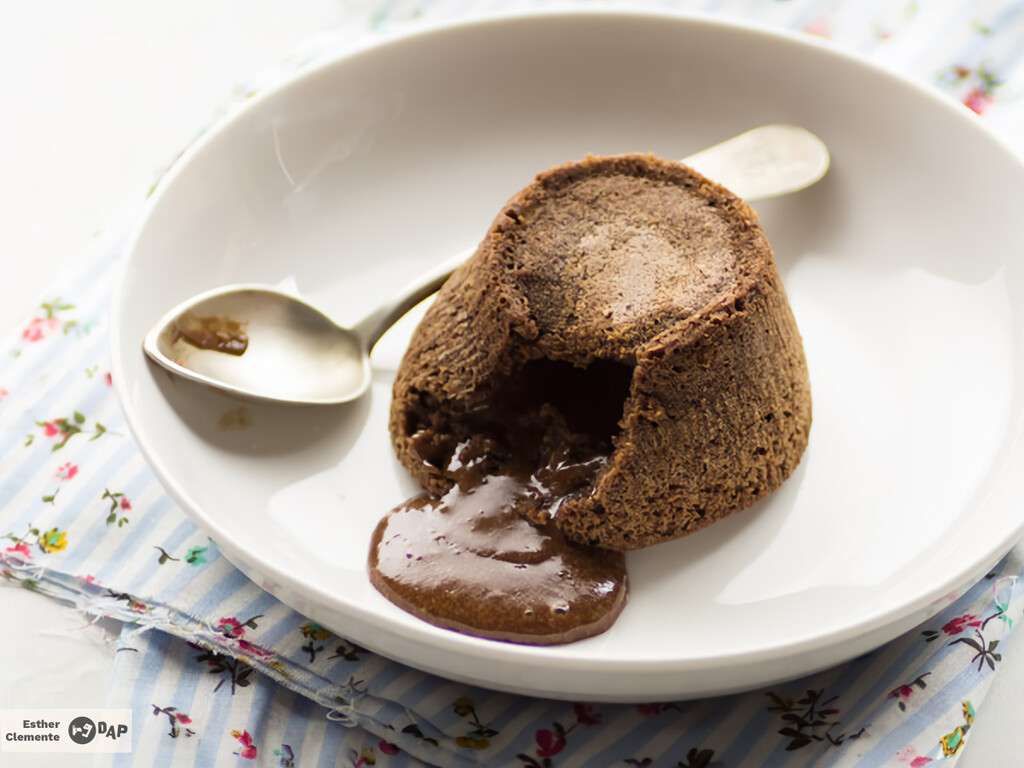 Coulant de Chocolate y Ron: La Receta Fácil que Sorprenderá a Todos Coulant de Chocolate y Ron: La Receta Fácil que Sorprenderá a Todos