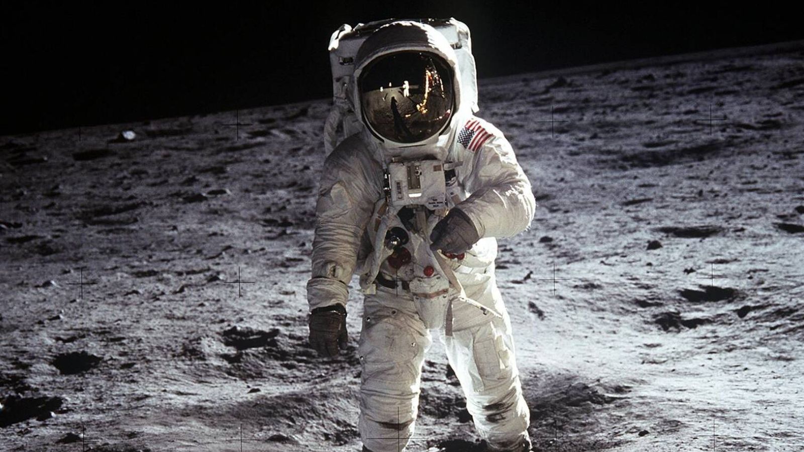 la atmósfera de la tierra llega hasta la luna: por eso los astronautas nunca han salido de verdad la atmósfera de la tierra llega hasta la luna: por eso los astronautas nunca han salido de verdad