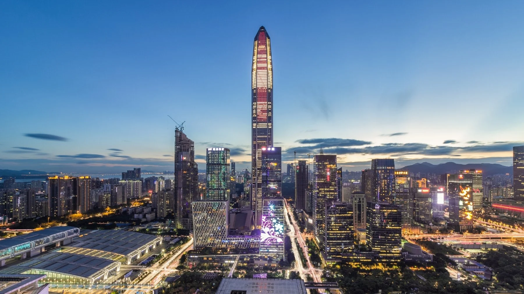 China construye un macropuente de 24 km sobre el mar con túnel y 2 islas artificiales China construye un macropuente de 24 km sobre el mar con túnel y 2 islas artificiales