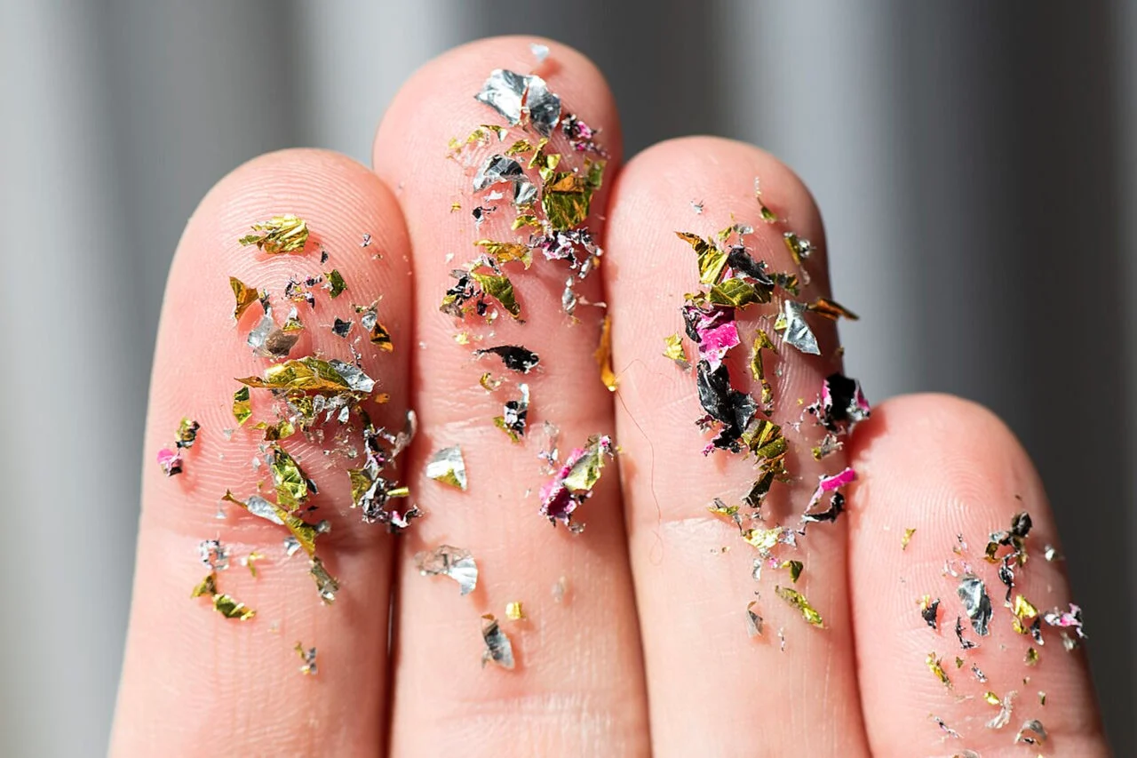 los microplásticos tal vez no sean tan bestia como creíamos: la culpa es de los guantes los microplásticos tal vez no sean tan bestia como creíamos: la culpa es de los guantes