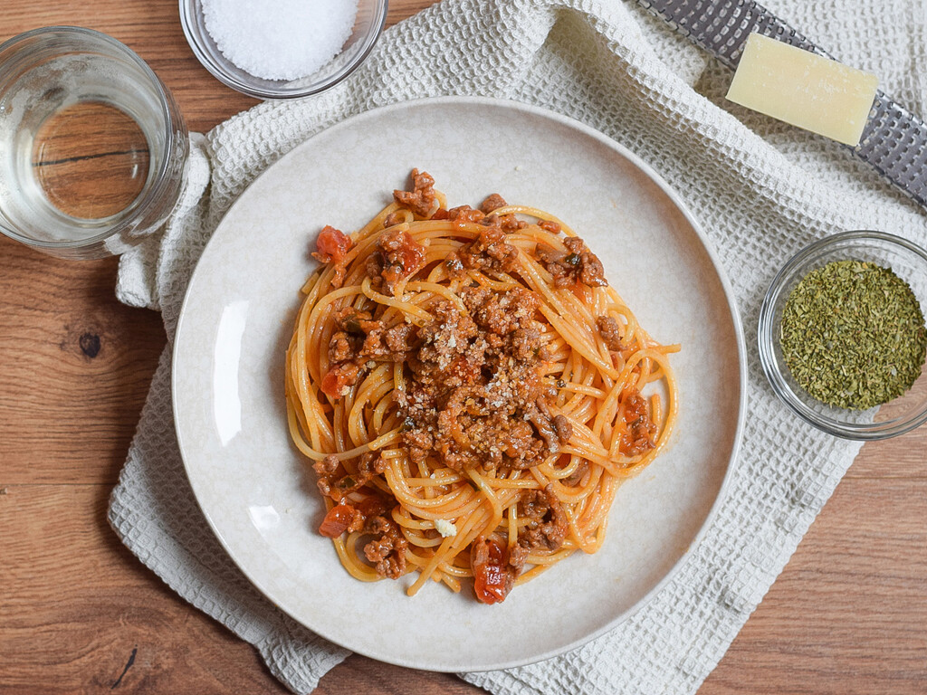espaguetis con carne y tomate: la receta rápida que salva la cena espaguetis con carne y tomate: la receta rápida que salva la cena