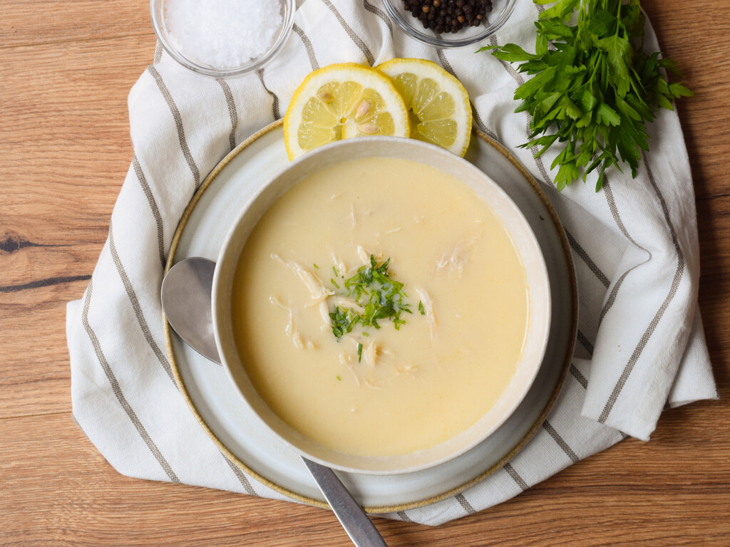 receta fácil de avgolemono, la sopa griega cremosa y reconfortante receta fácil de avgolemono, la sopa griega cremosa y reconfortante