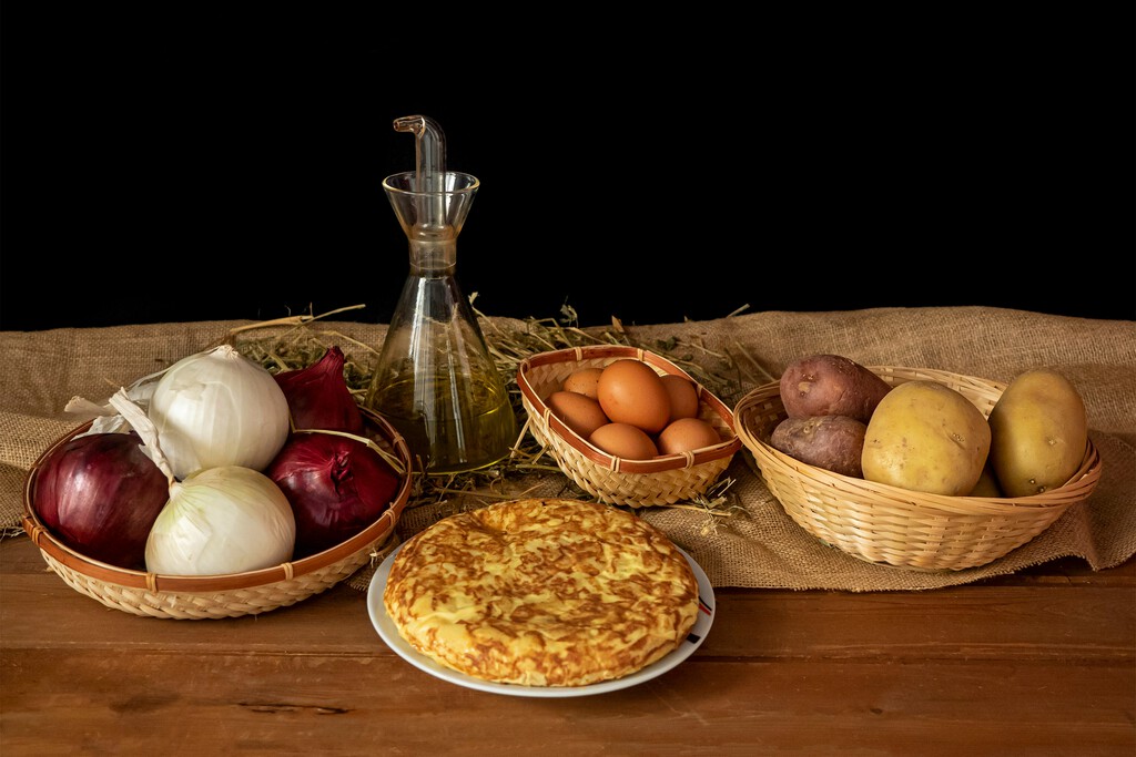 en 1599 ya se cocinaba tortilla con cebolla: la receta que resuelve el debate con o sin en 1599 ya se cocinaba tortilla con cebolla: la receta que resuelve el debate con o sin