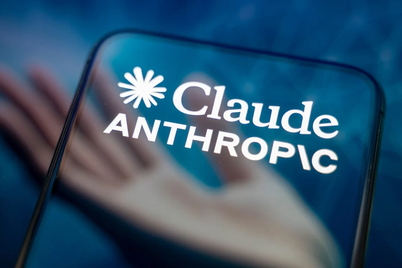 Anthropic lanza una versión más segura de su modelo de inteligencia artificial Mythos Anthropic lanza una versión más segura de su modelo de inteligencia artificial Mythos