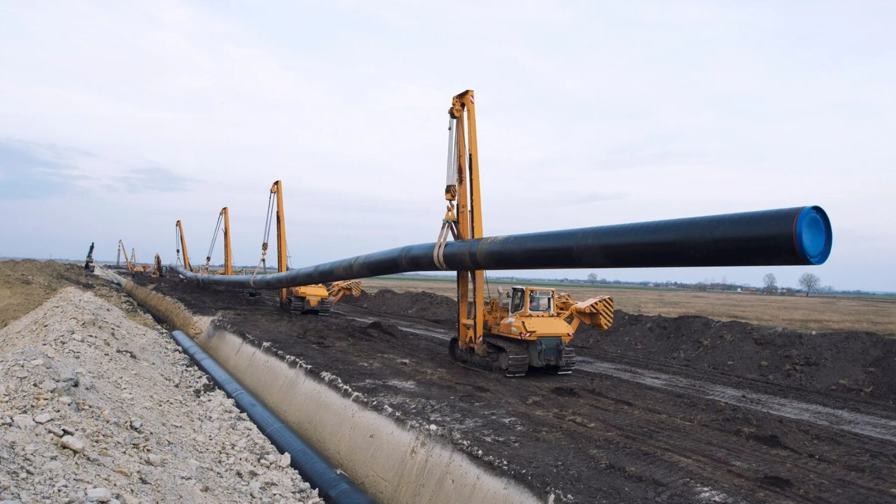hungría construye un oleoducto gigante de 128 km bajo tierra hungría construye un oleoducto gigante de 128 km bajo tierra
