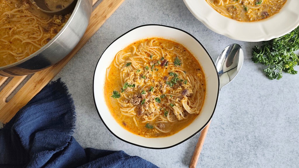 sopa a la minuta, un plato tradicional peruano sopa a la minuta, un plato tradicional peruano