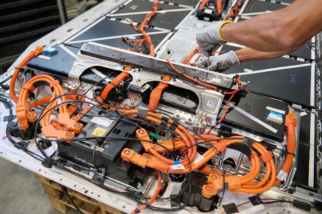 Europa regula el reciclaje de baterías de coches eléctricos, pero China ya recicla el doble: la brecha que nadie ve Europa regula el reciclaje de baterías de coches eléctricos, pero China ya recicla el doble: la brecha que nadie ve