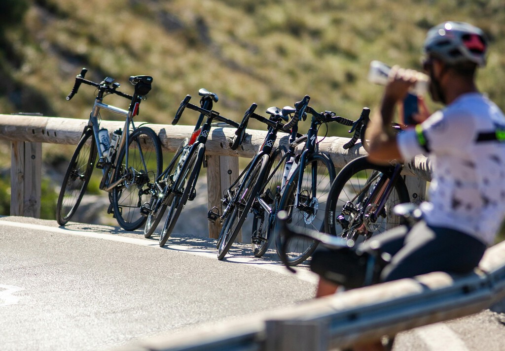 La DGT no echará a los ciclistas de los arcenes, pero puede cambiar dónde circulan La DGT no echará a los ciclistas de los arcenes, pero puede cambiar dónde circulan