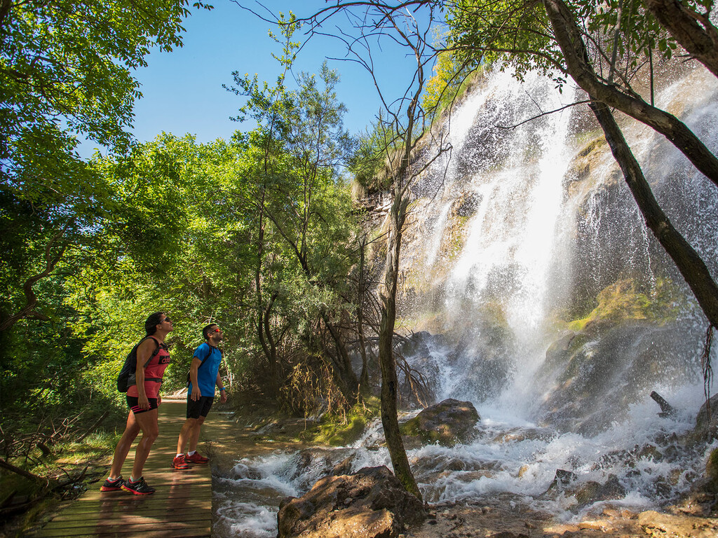 Descubre la ruta senderista del río Pitarque en Teruel, un paraíso natural escondido Descubre la ruta senderista del río Pitarque en Teruel, un paraíso natural escondido
