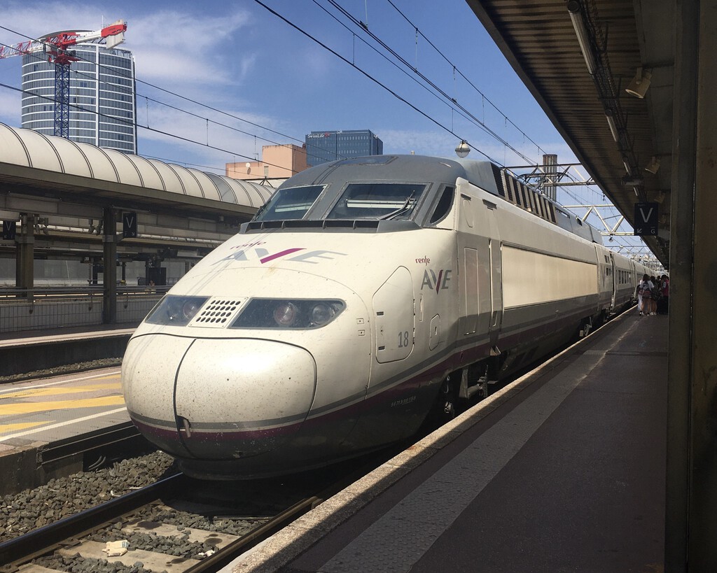 Renfe invertirá 1.362 millones en 30 nuevos trenes AVE para modernizar su flota Renfe invertirá 1.362 millones en 30 nuevos trenes AVE para modernizar su flota