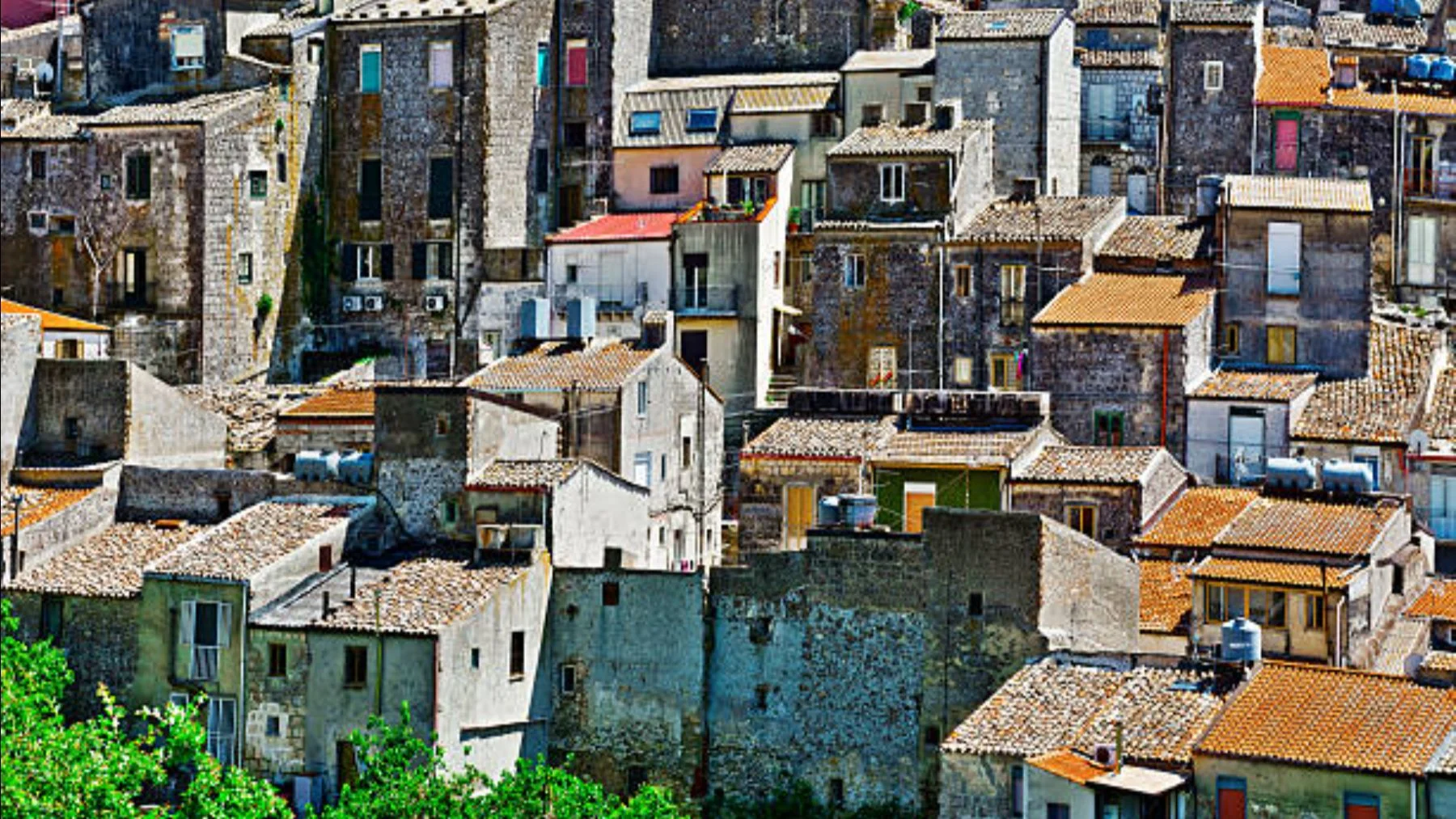 Casas de 1 euro en Italia: 77 pueblos que te pagan por venirte a vivir Casas de 1 euro en Italia: 77 pueblos que te pagan por venirte a vivir