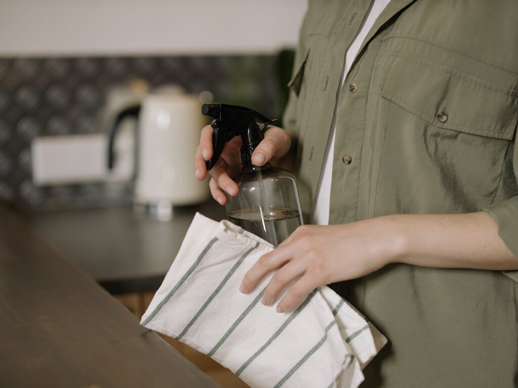 el cubo de basura de la cocina es un foco de suciedad y gérmenes el cubo de basura de la cocina es un foco de suciedad y gérmenes