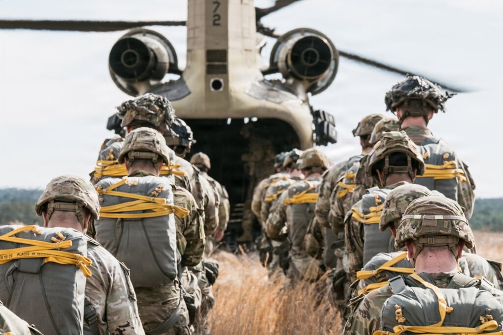 La Estrategia Dual de EE.UU. en Irán: Diplomacia y Preparación Militar La Estrategia Dual de EE.UU. en Irán: Diplomacia y Preparación Militar