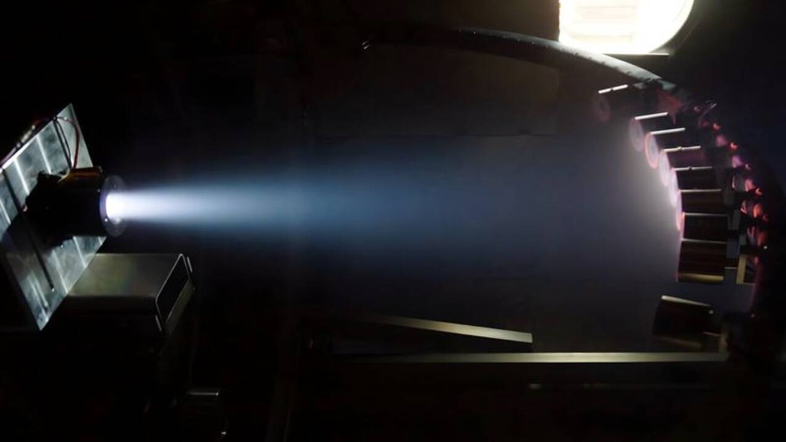 Europa presenta un motor que respira el aire terrestre y promete satélites con combustible infinito Europa presenta un motor que respira el aire terrestre y promete satélites con combustible infinito