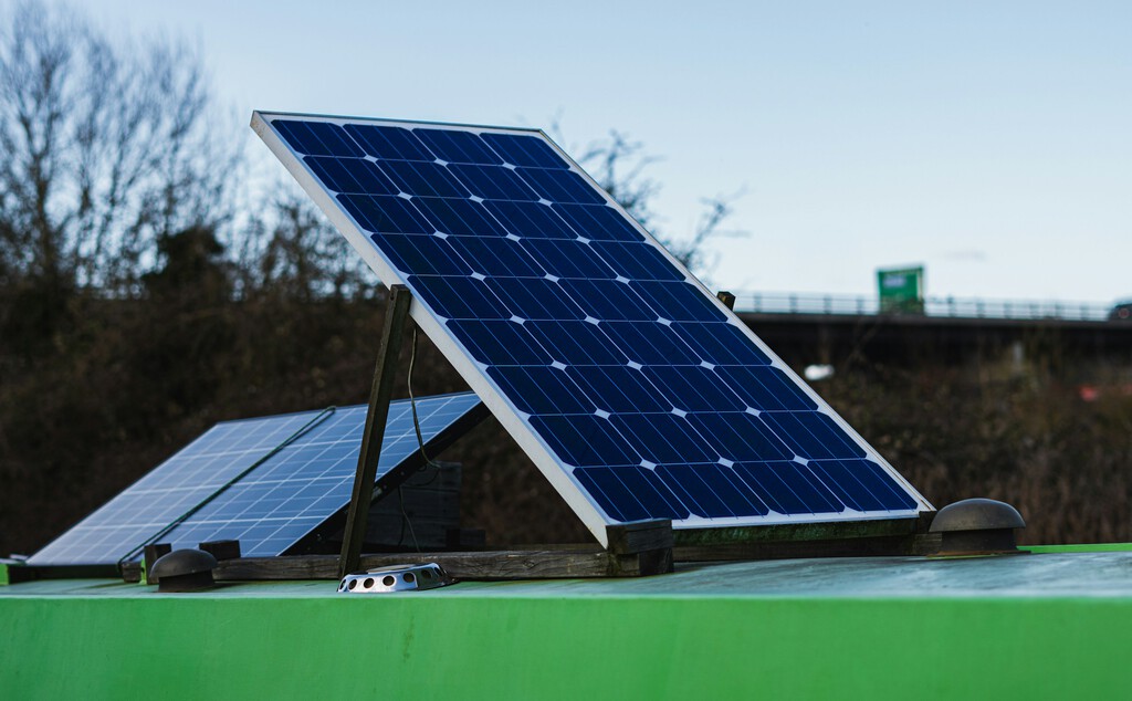 Reino Unido impulsa paneles solares enchufables para enfrentar la crisis energética tras el conflicto en Irán Reino Unido impulsa paneles solares enchufables para enfrentar la crisis energética tras el conflicto en Irán