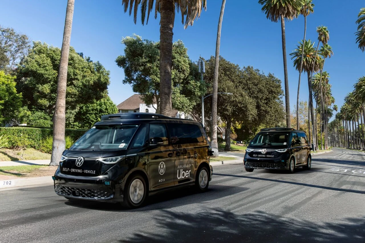 uber prueba furgonetas robotaxi en los ángeles uber prueba furgonetas robotaxi en los ángeles
