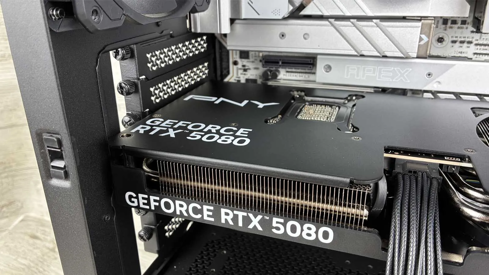 RTX 5080 slim: la tarjeta más fina y potente RTX 5080 slim: la tarjeta más fina y potente