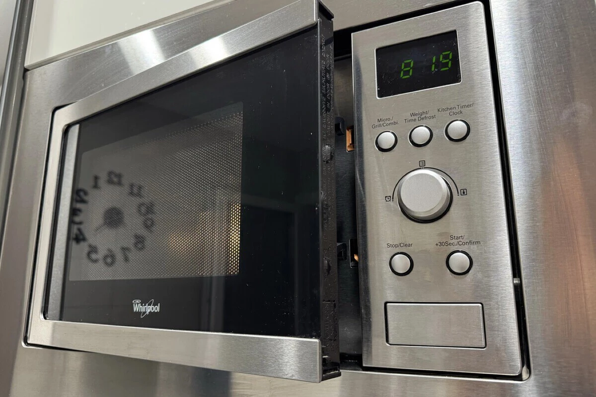 Microondas sin Plato Giratorio: La Guía Definitiva para un Calentamiento Más Eficiente Microondas sin Plato Giratorio: La Guía Definitiva para un Calentamiento Más Eficiente