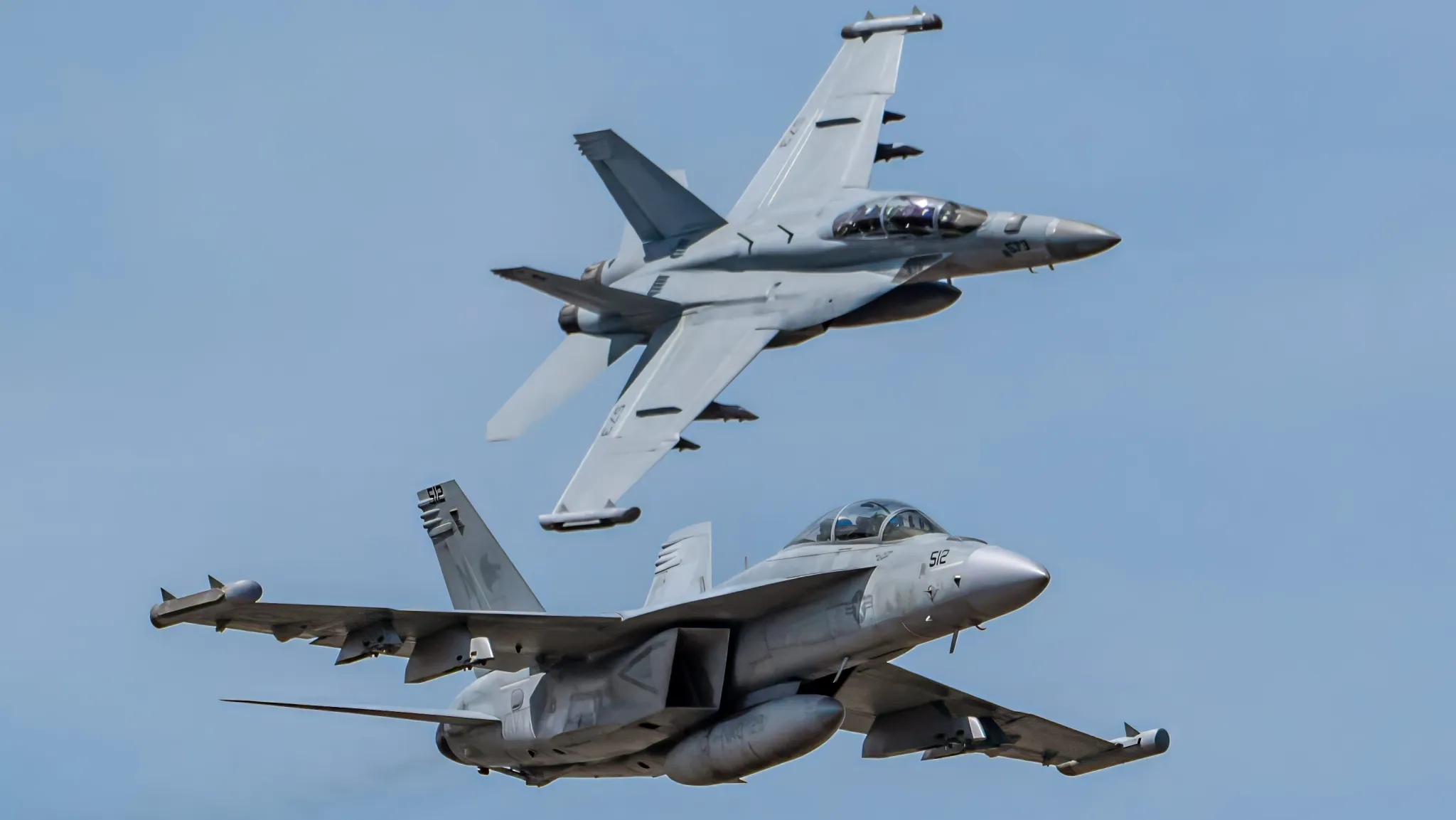 Dos aviones de la Armada de EE. UU. chocan y se estrellan en exhibición aérea sin muertos Dos aviones de la Armada de EE. UU. chocan y se estrellan en exhibición aérea sin muertos