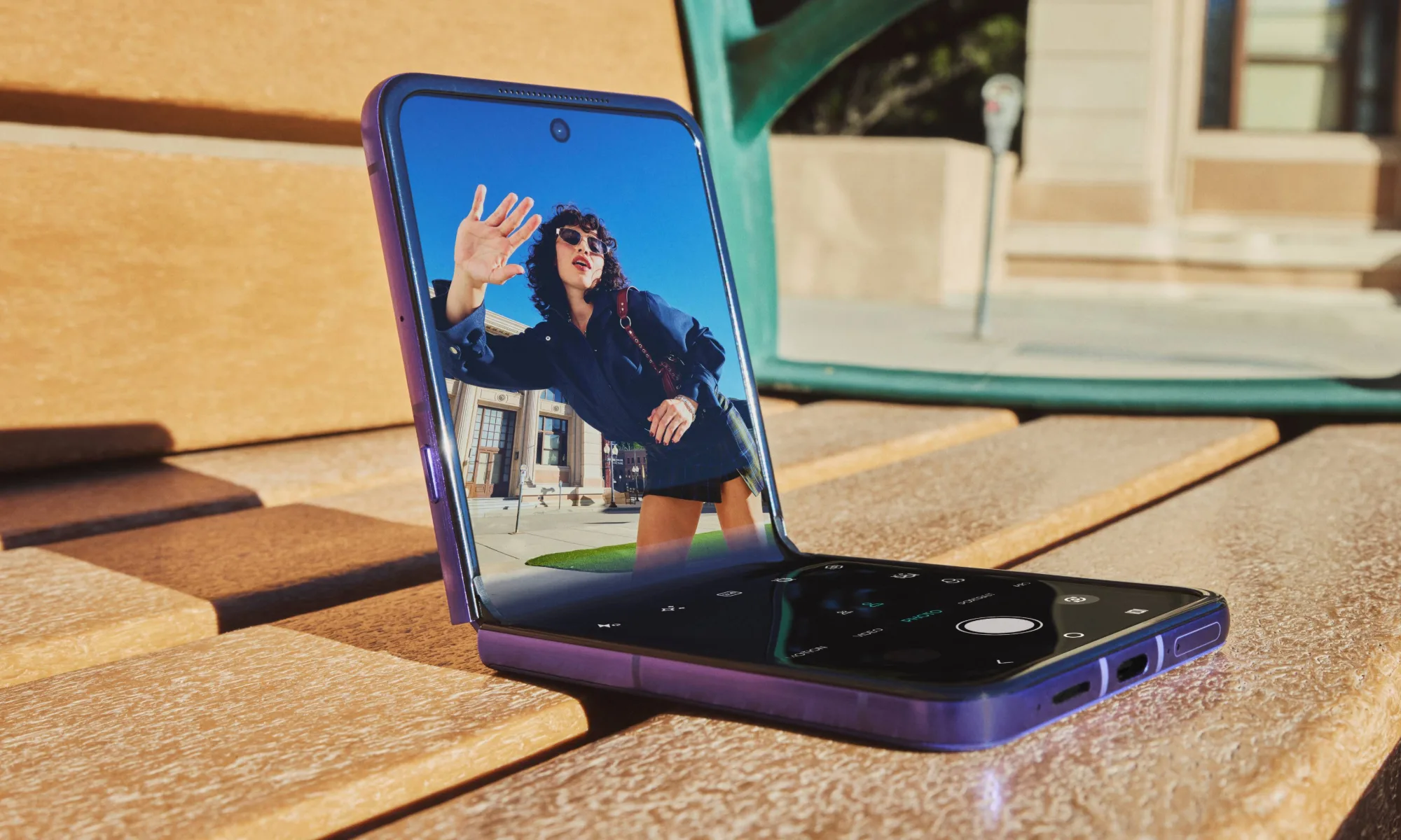 El nuevo Motorola Razr Ultra es más bonito y caro que nunca El nuevo Motorola Razr Ultra es más bonito y caro que nunca