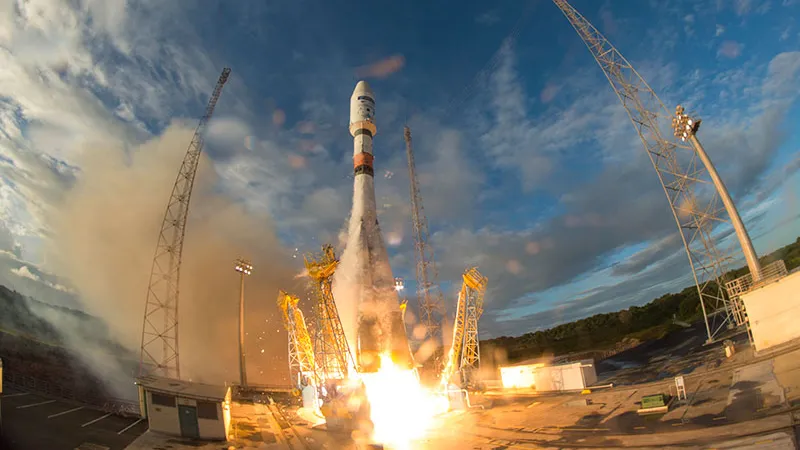 la torre del Soyuz se derrumba en Kourou: el fin de una era la torre del Soyuz se derrumba en Kourou: el fin de una era