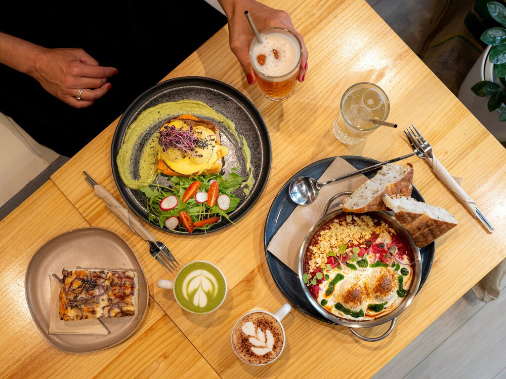 Un café de Barcelona con huevos benedictinos veganos que engañan a cualquiera Un café de Barcelona con huevos benedictinos veganos que engañan a cualquiera
