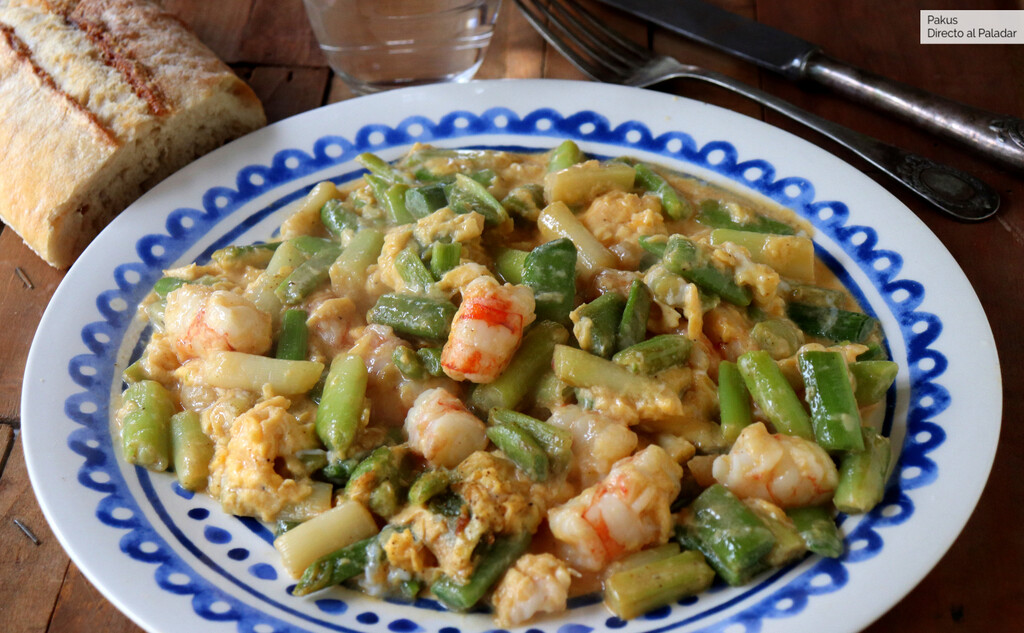 revuelto de ajetes con gambas: la cena ligera que no pesa revuelto de ajetes con gambas: la cena ligera que no pesa
