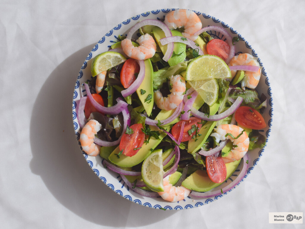 ¡Descubre la ensalada de aguacate y gambas que hará vibrar tu paladar en menos de 10 minutos! ¡Descubre la ensalada de aguacate y gambas que hará vibrar tu paladar en menos de 10 minutos!