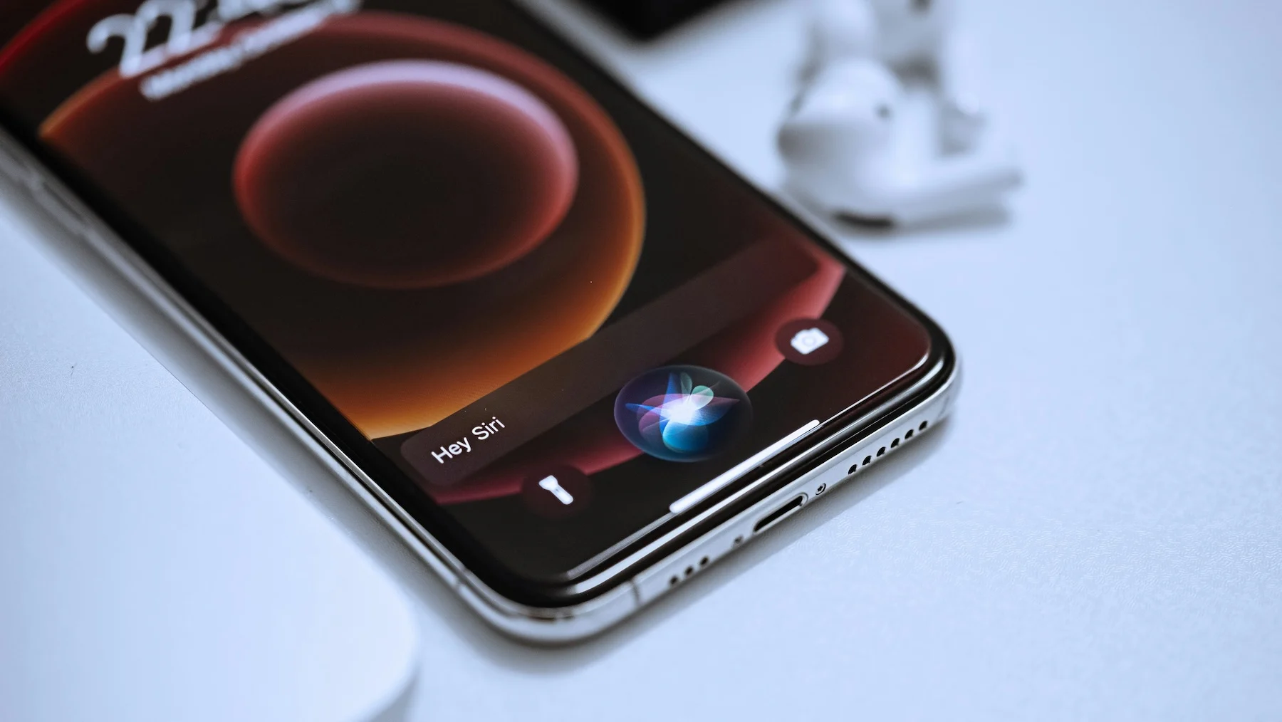 Apple contrata a un ex de Google para revivir a Siri Apple contrata a un ex de Google para revivir a Siri