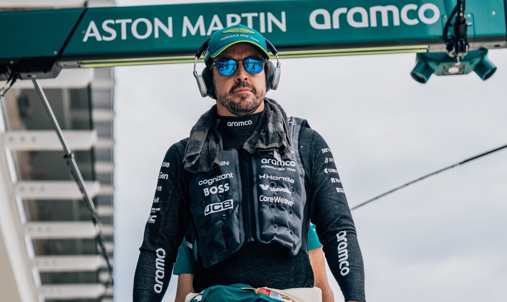 Fernando Alonso advierte que no habrá mejoras hasta dentro de doce carreras, pero Aston Martin muestra signos de mejora Fernando Alonso advierte que no habrá mejoras hasta dentro de doce carreras, pero Aston Martin muestra signos de mejora