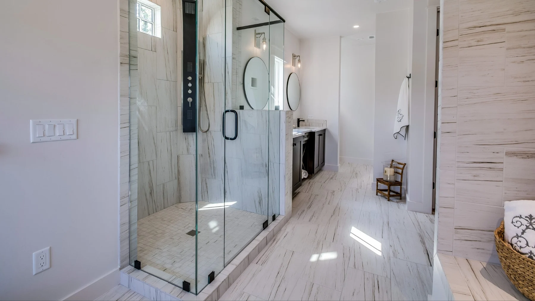 descubre la ducha a ras de suelo que está cambiando los baños descubre la ducha a ras de suelo que está cambiando los baños