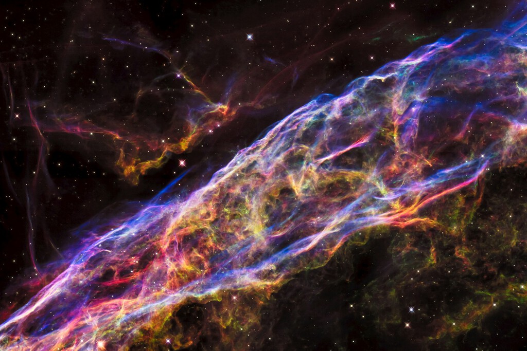 Nacimiento de un Magnetar: Desvelando el Misterio de las Supernovas Superluminosas Nacimiento de un Magnetar: Desvelando el Misterio de las Supernovas Superluminosas