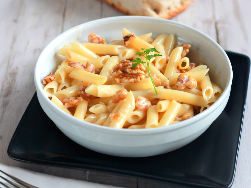macarrones con gorgonzola y nueces: la receta fácil que te encantará macarrones con gorgonzola y nueces: la receta fácil que te encantará